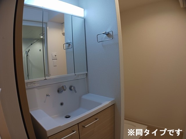 洗面設備　洗面所内に洗濯機置場あり！