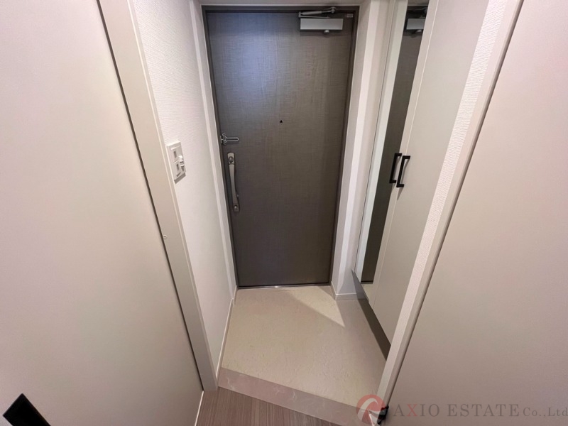 スプランディッド江坂DUEの玄関写真