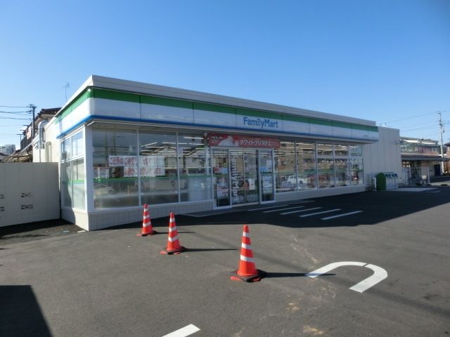 コンビニ　ファミリーマート（コンビニ）まで708m