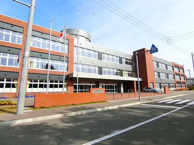 小学校　江別市立江別第一小学校（小学校）まで391m