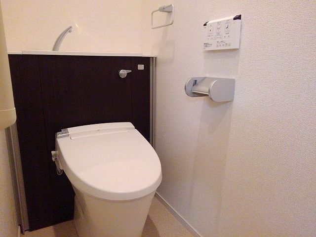 京阪宇治線 観月橋駅 徒歩8分 3階建 築8年のトイレ写真