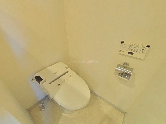 ＪＲ川越線 西大宮駅 徒歩4分 2階建 築15年のトイレ写真