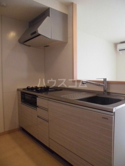 ＪＲ東海道本線 静岡駅 バス乗車時間：18分 最寄りバス停で下車 徒歩3分 4階建 築12年のキッチン写真