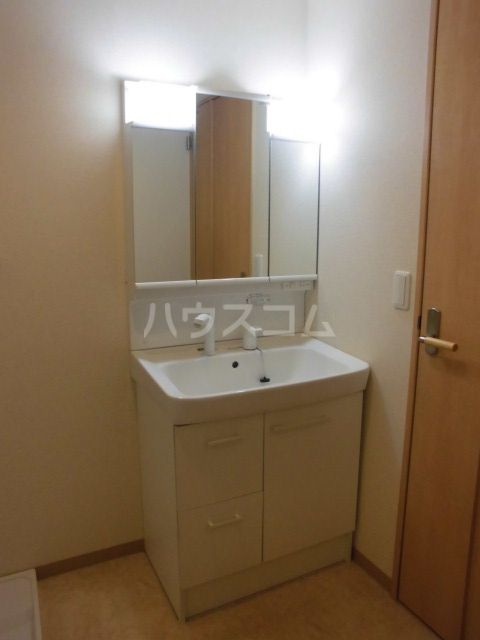 ＪＲ東海道本線 静岡駅 バス乗車時間：18分 最寄りバス停で下車 徒歩3分 4階建 築12年の内装写真
