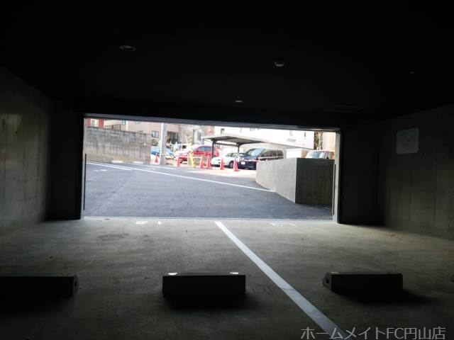 駐車場　電動シャッター