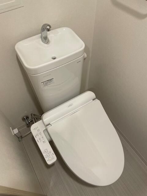 東京メトロ東西線 南行徳駅 徒歩3分 10階建 築6年のトイレ写真