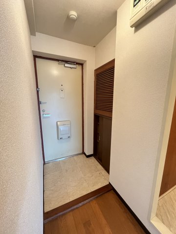 玄関　別号室の内装写真になります。