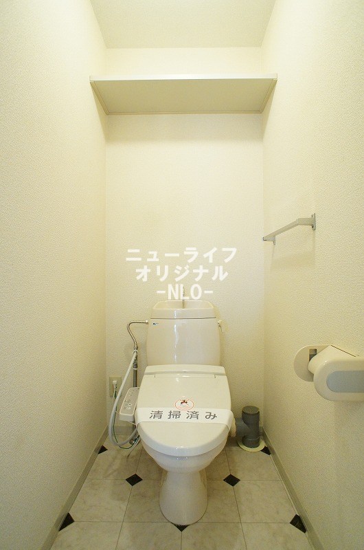 トイレ　トイレには快適な温水洗浄便座付