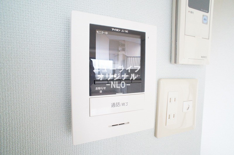 セキュリティ　突然の来訪者にも安心のTVモニター付きインターホン
