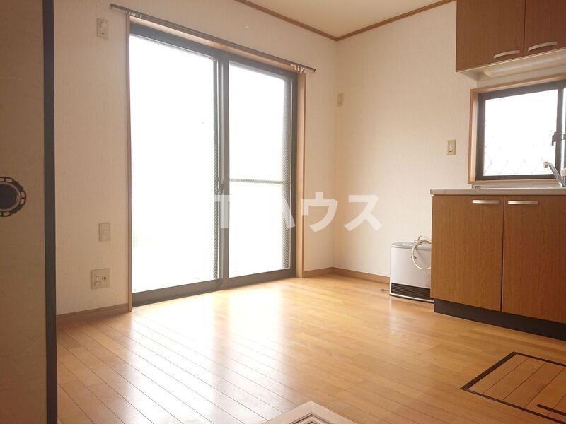 芝山7丁目戸建の居間写真