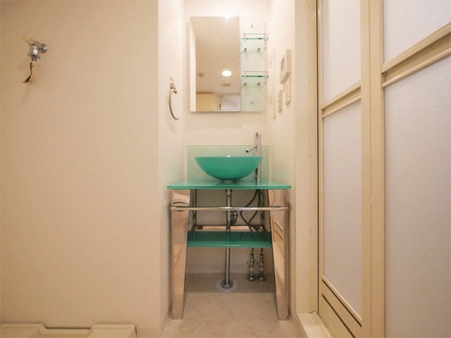 洗面設備　イメージとして同マンション他部屋を表示しています