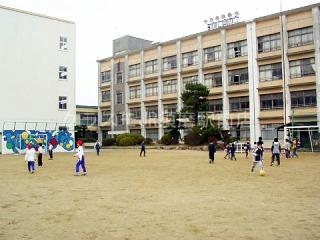 小学校　神戸市立 高倉台小学校（小学校）まで378m