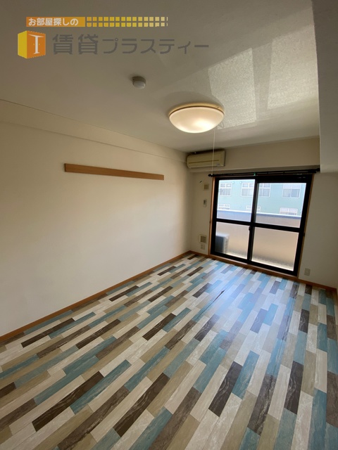 ＪＲ総武線 西船橋駅 徒歩8分 4階建 築22年の居間写真