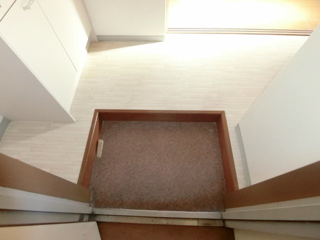 ＪＲ片町線 住道駅 徒歩15分 5階建 築31年の玄関写真