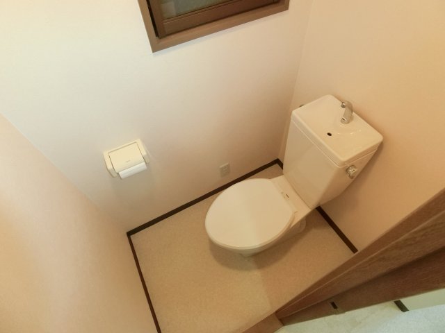 ＪＲ片町線 住道駅 徒歩15分 5階建 築31年のトイレ写真