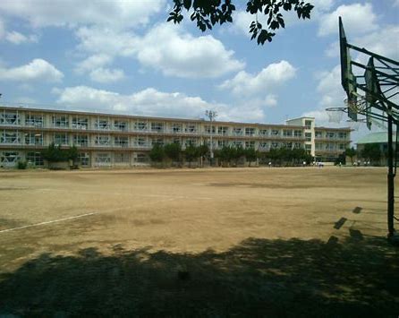 中学校　稲毛中学校（中学校）まで551m