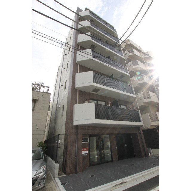 建物外観　７階建ての賃貸マンション