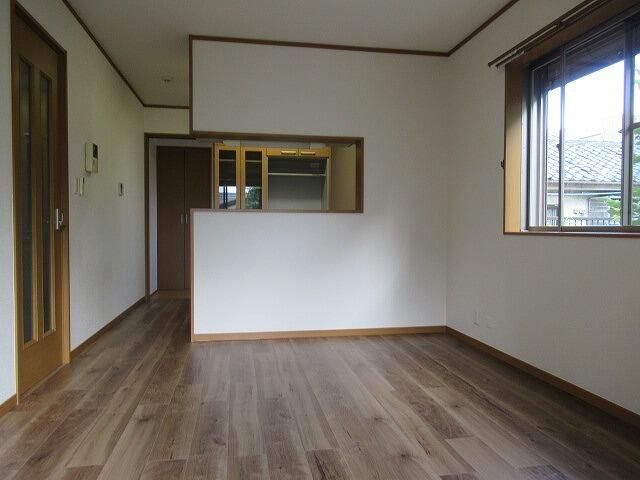 ＪＲ中央線 三鷹駅 徒歩6分 3階建 築21年の居間写真