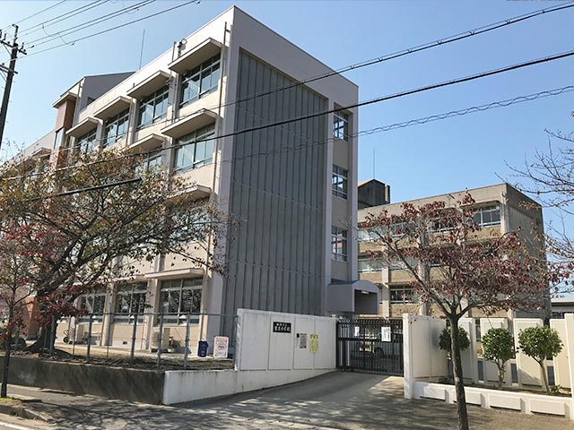 小学校　姫路市立曽左小学校（小学校）まで955m