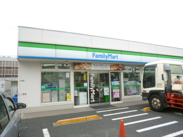 コンビニ　ファミリーマート（コンビニ）まで310m