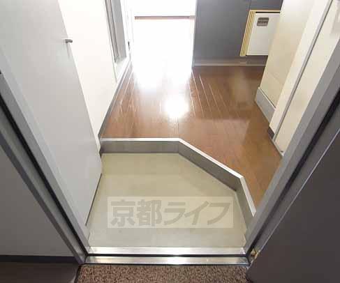 槇島センタービルの玄関写真