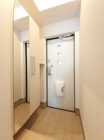 ベルタローザの玄関写真