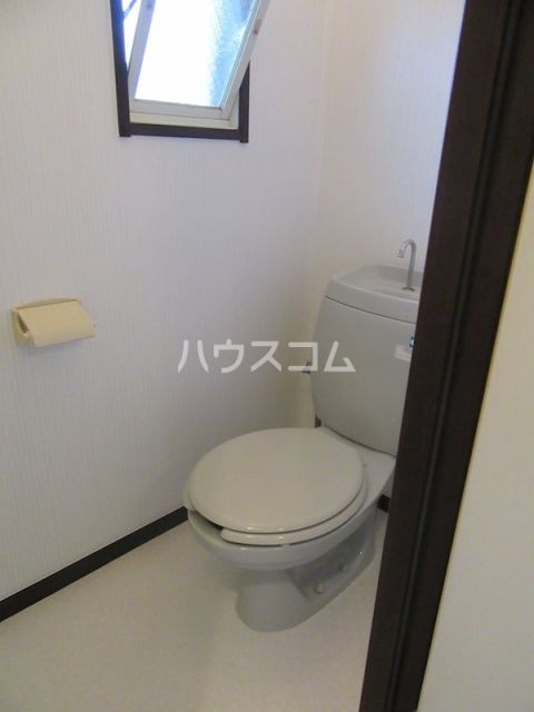 京王線 調布駅 バス乗車時間：11分 最寄りバス停で下車 徒歩2分 2階建 築36年のトイレ写真