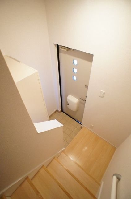 東武伊勢崎線 剛志駅 徒歩49分 3階建 築10年の玄関写真