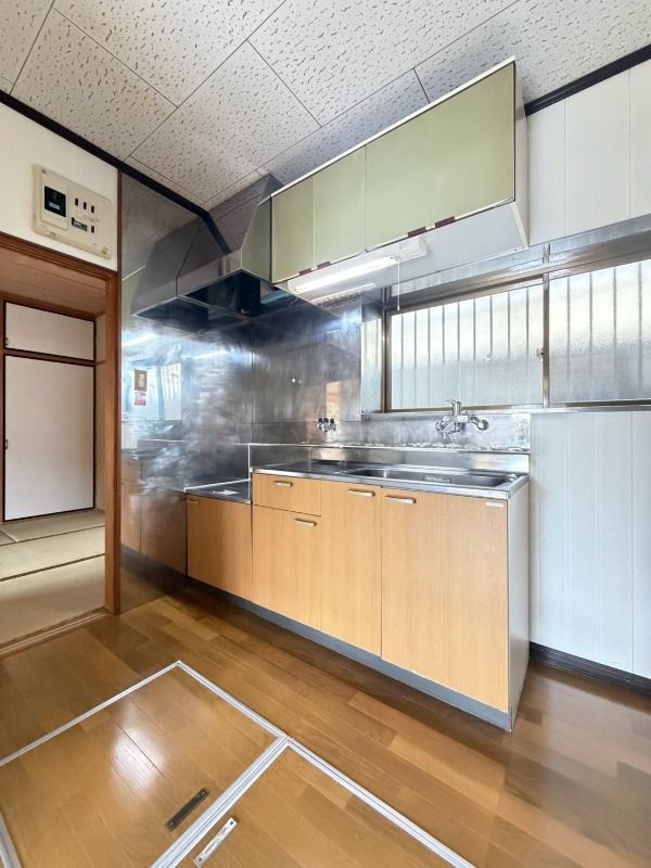 東大小路町貸家のキッチン写真