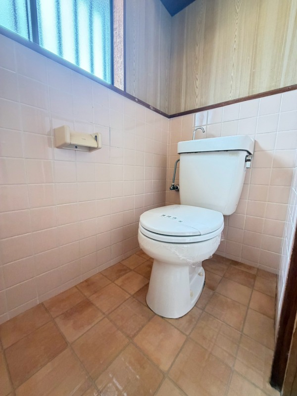 東大小路町貸家のトイレ写真