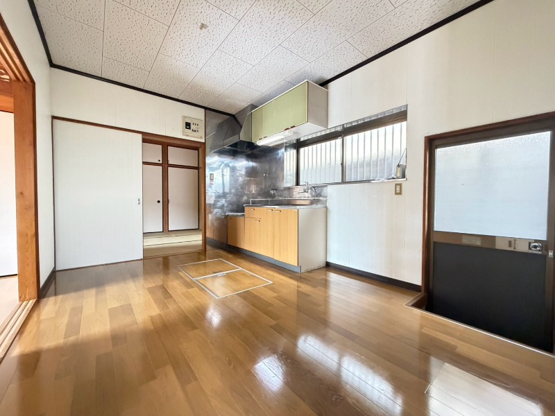 東大小路町貸家の居間写真