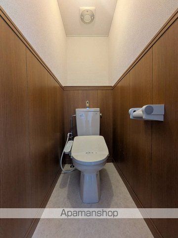 東急東横線 大倉山駅 徒歩9分 3階建 築48年のトイレ写真