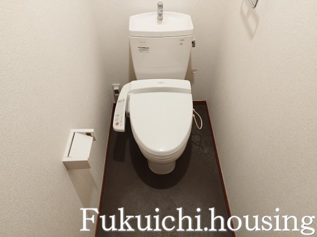 小田急線 豪徳寺駅 徒歩12分 3階建 築18年のトイレ写真