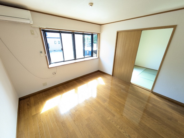リヴ杉原Iの居間写真