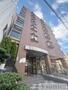 建物外観　落ち着いたエントランス。マンションを演出します。