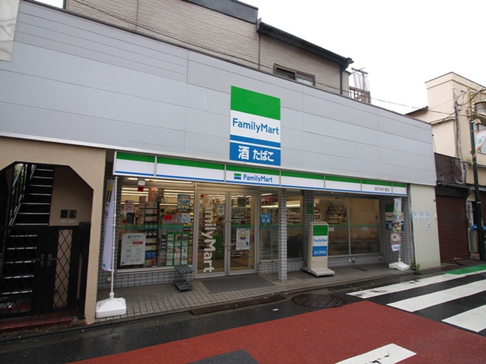 コンビニ　ファミリーマート（コンビニ）まで30m