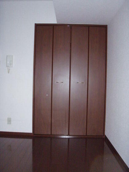 収納　洋室７．３帖のたっぷりの収納スペース