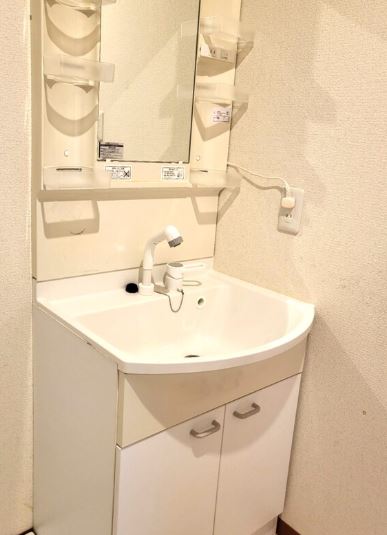 洗面設備　*同物件、別部屋の写真です
