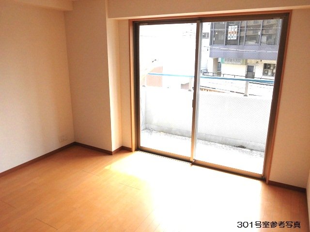 居室・リビング　*同物件、別部屋の写真です