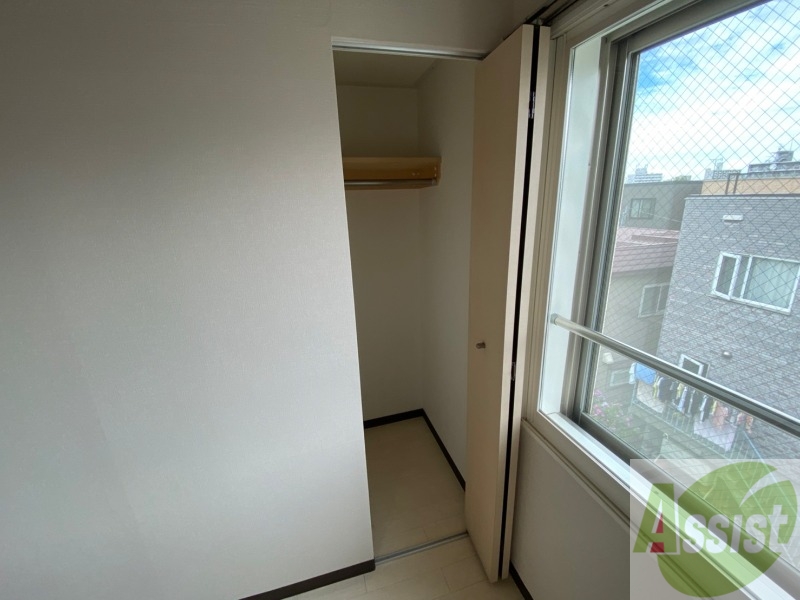 収納　寝室の収納です。部屋がすっきり片付きます。