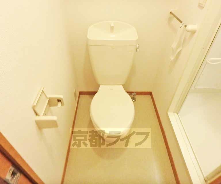 ＪＲ山陰本線 亀岡駅 徒歩14分 2階建 築19年のトイレ写真