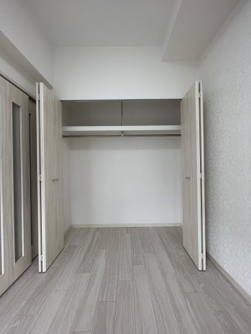 収納　ORSUS新大阪　クローゼット