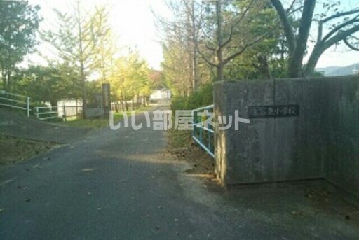 小学校　蒲郡市立三谷東小学校（小学校）まで873m