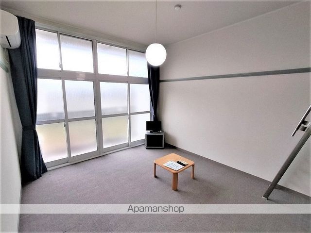 レオパレスサンライズマンション近見町の居間写真