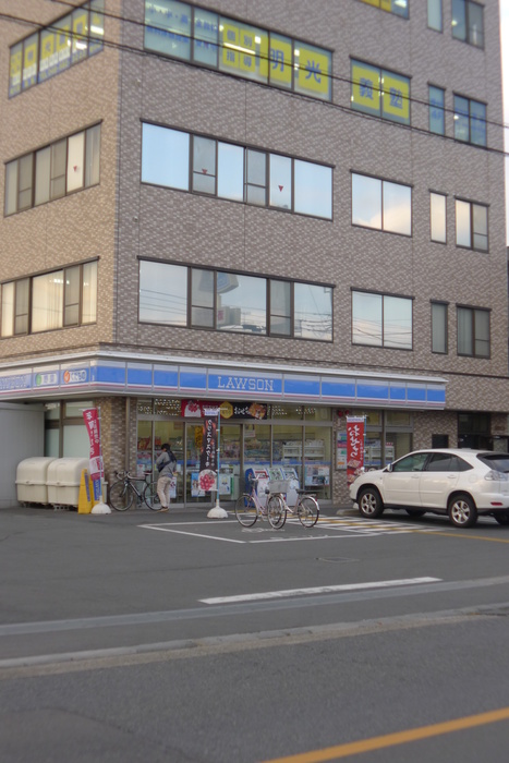 コンビニ　ローソン（コンビニ）まで400m