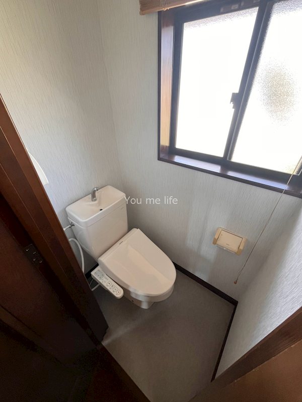 ノイホーフ西鎌倉戸建のトイレ写真