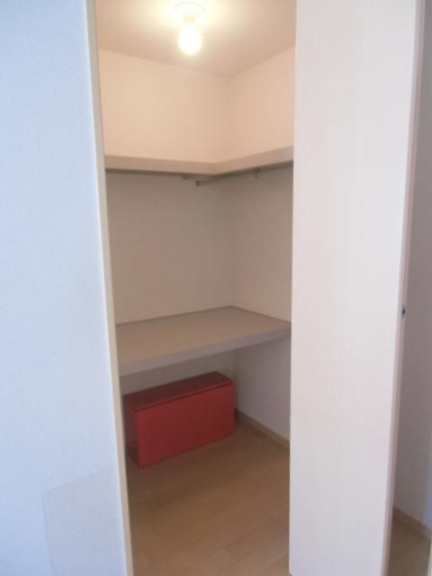 収納　収納たっぷりのWIC完備
