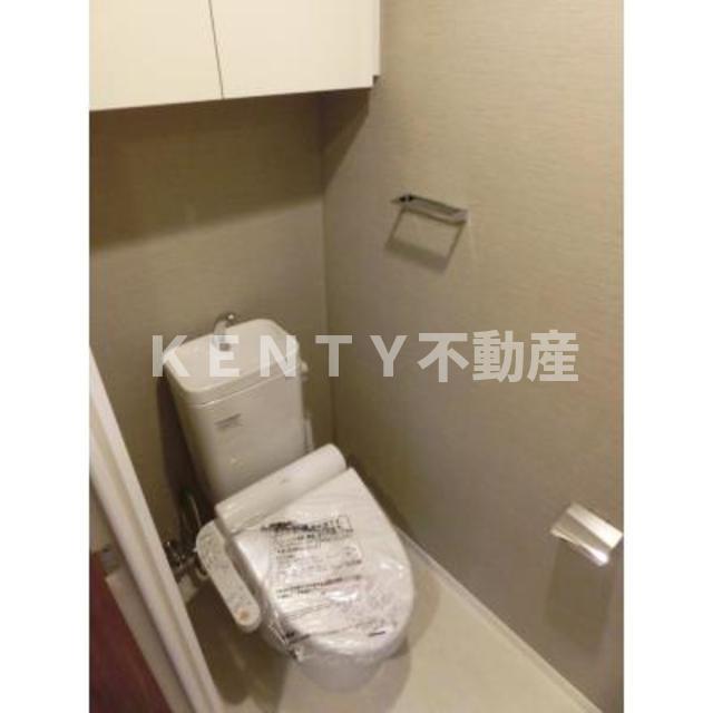トイレ　落ち着いた色調のトイレです