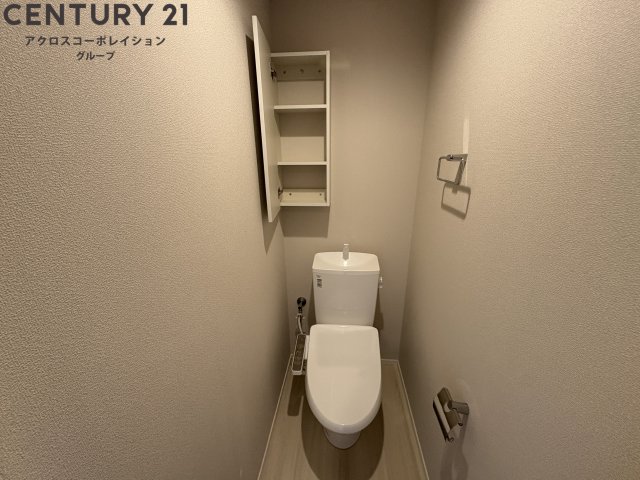 トイレ　温水洗浄便座付きのトイレです♪