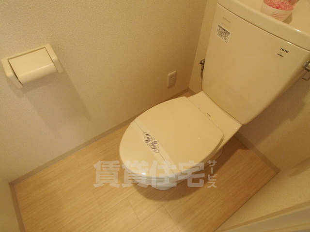 ＪＲ東海道本線 西大路駅 徒歩6分 3階建 築16年のトイレ写真
